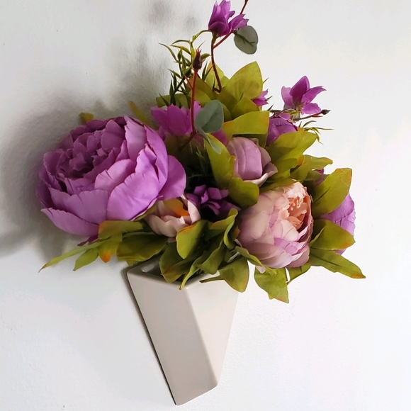 White Triangular Wall-Mount Planter - Set of 3 - Picture 3 of 7